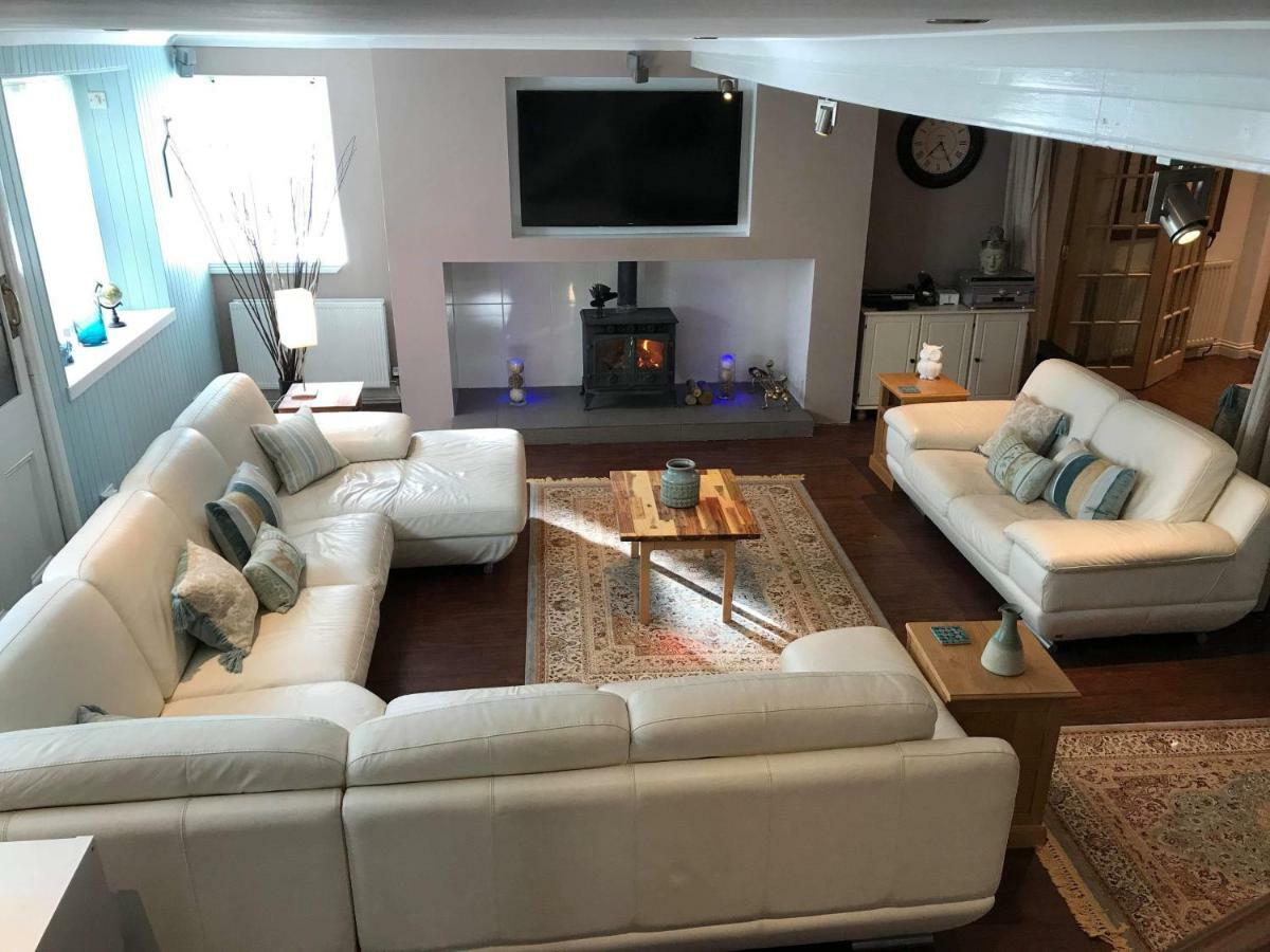 Vollie House With Hot Tub, Sauna & Log Burner Penpont ภายนอก รูปภาพ